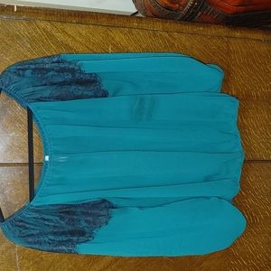 YAHADA size L green with black lace applique